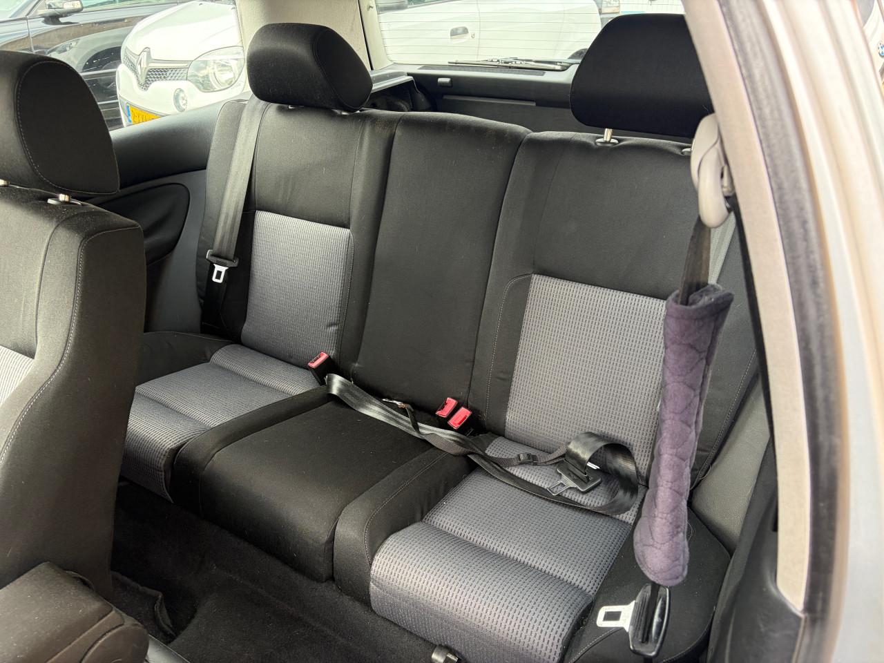 Volkswagen Golf 1.6i Automaat 2002 Airco Trekhaak Apk