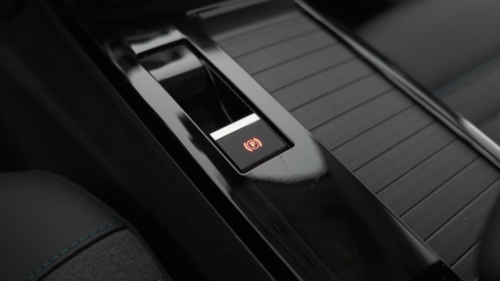 Citroen C4 X puretech 130 eat8 plus | camera | stoelverwarming | apple carp