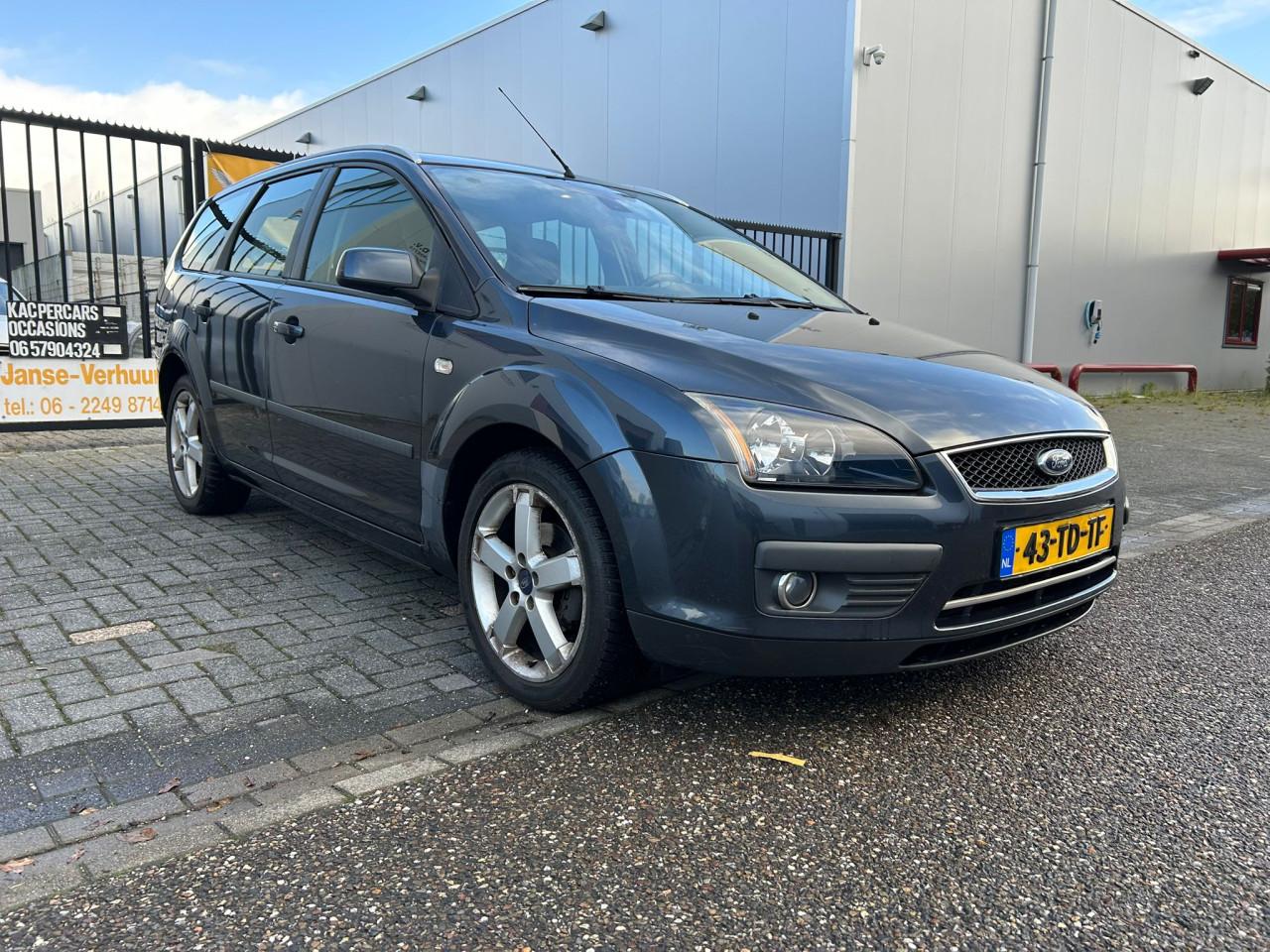 Ford Focus Wagon 1.6-16V Futura In de opties!
