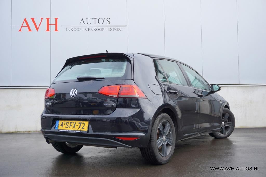 Volkswagen Golf 1.6 tdi highline bluemotion