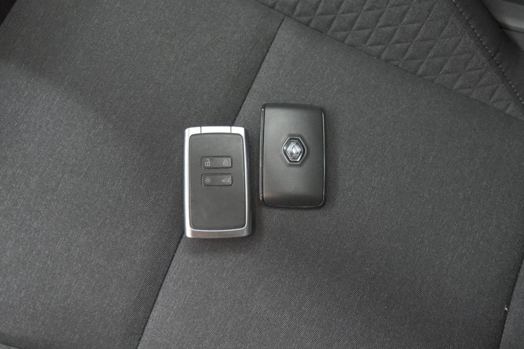 Renault Clio tce 100 zen | r.s. line pack | allseason banden | apple carpla