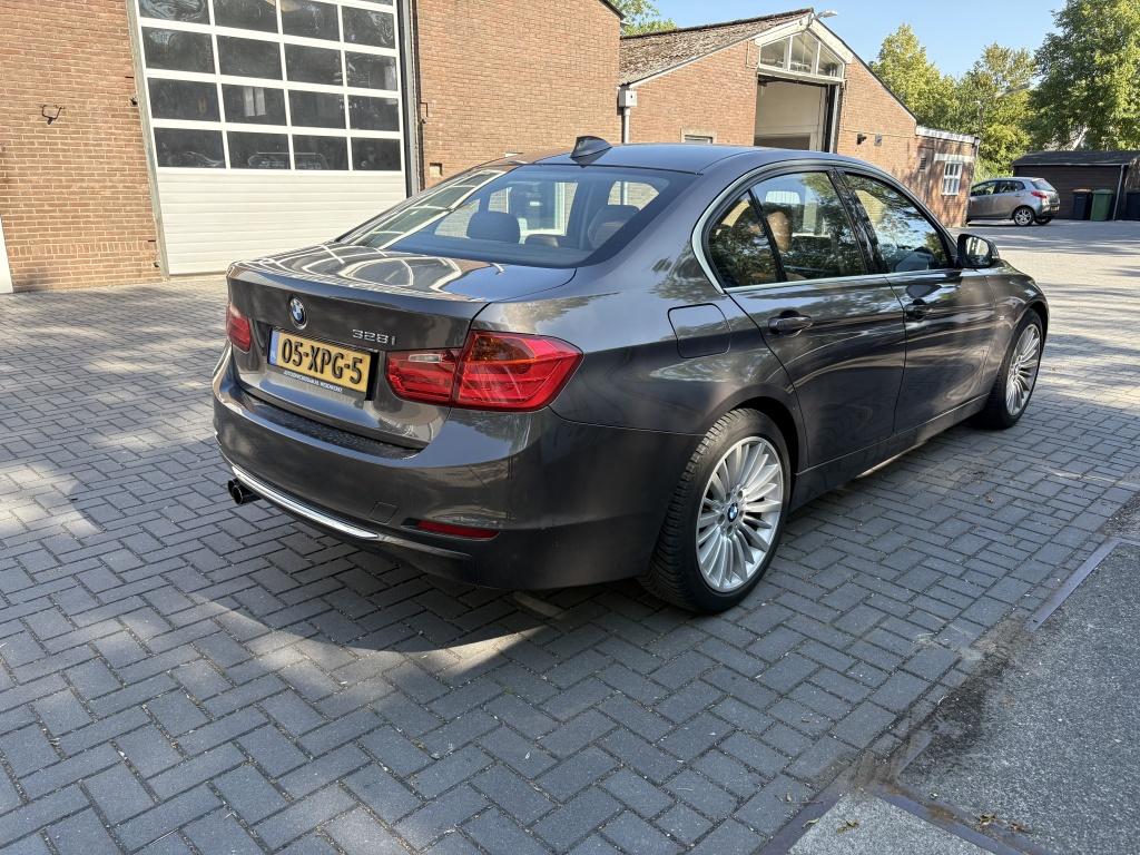 BMW 3-serie 328i high executive