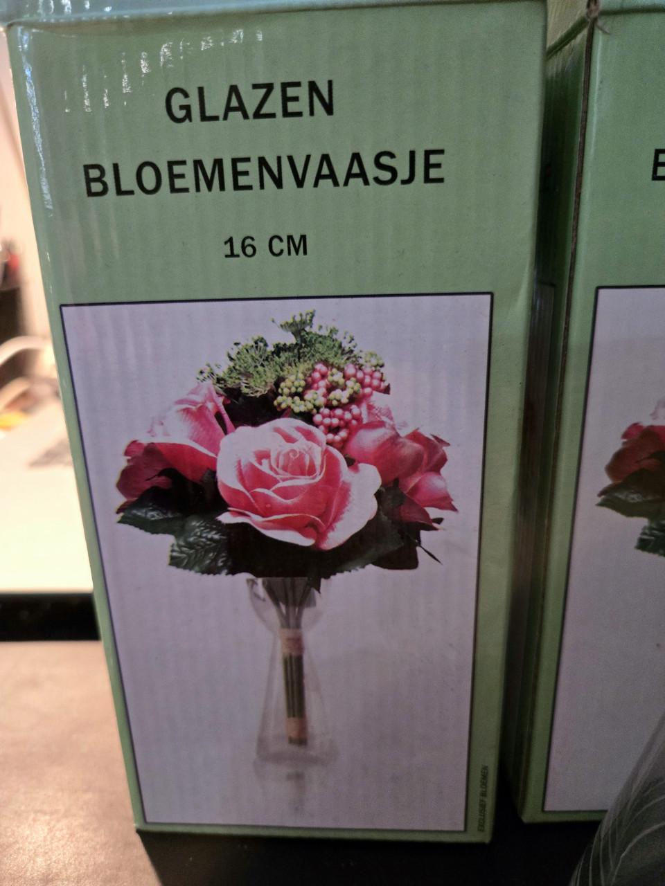 2 glazen bloemenvaasjes van 16 cm Nieuw in doosje
