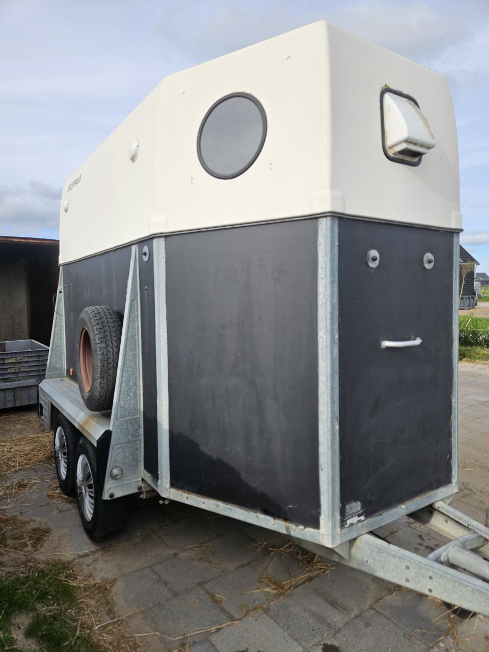 2paards trailer