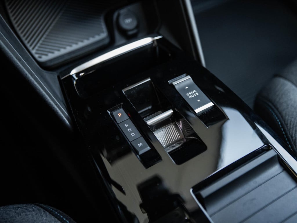 Citroen C4 1.2 puretech 130pk shine automaat | navigatie | hud | stoelverwa