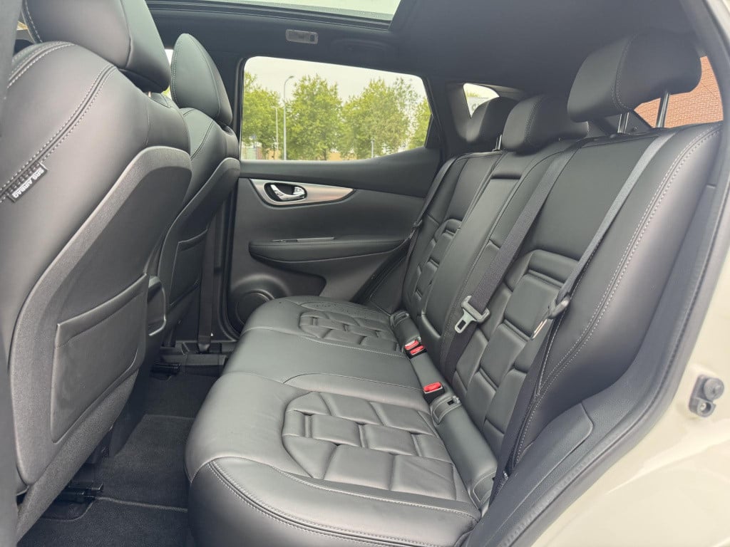 Nissan Qashqai 1.2 tekna + automaat, meest luxe uitvoering!