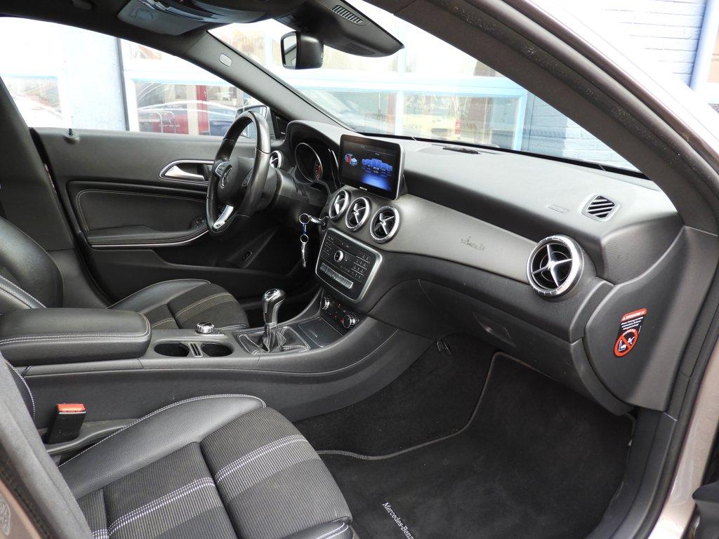 Mercedes-Benz Cla 180 blue efficiency prestige