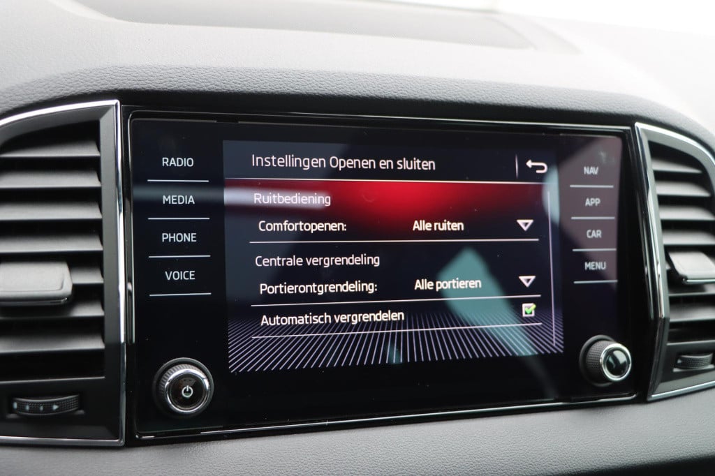 Skoda Karoq 1.5 tsi act sportline business dsg7 150pk