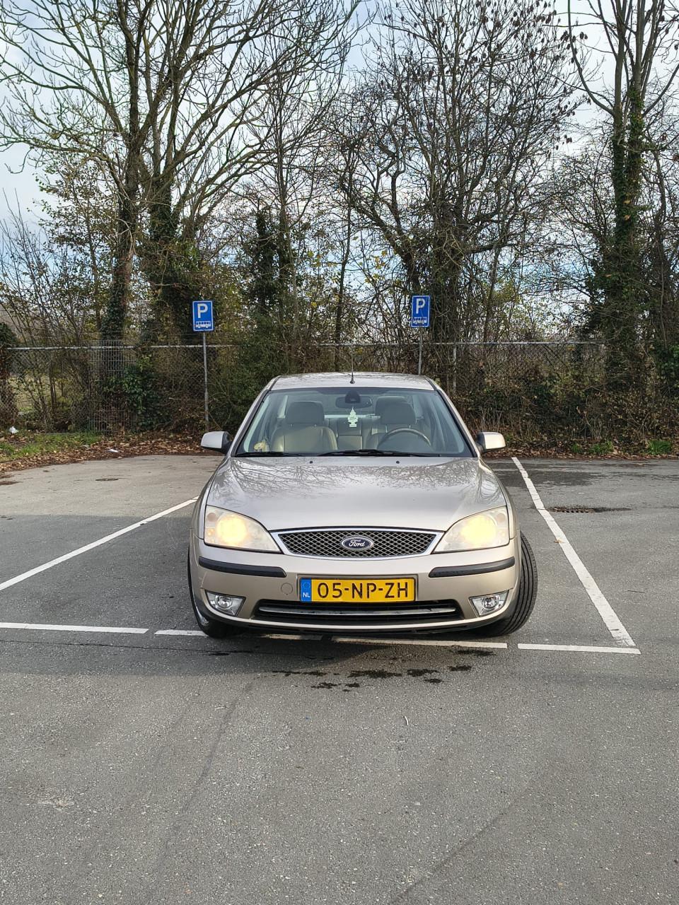 Ford Mondeo (2004), 2.0 liter, 5-deurs Ghia, handgeschakeld