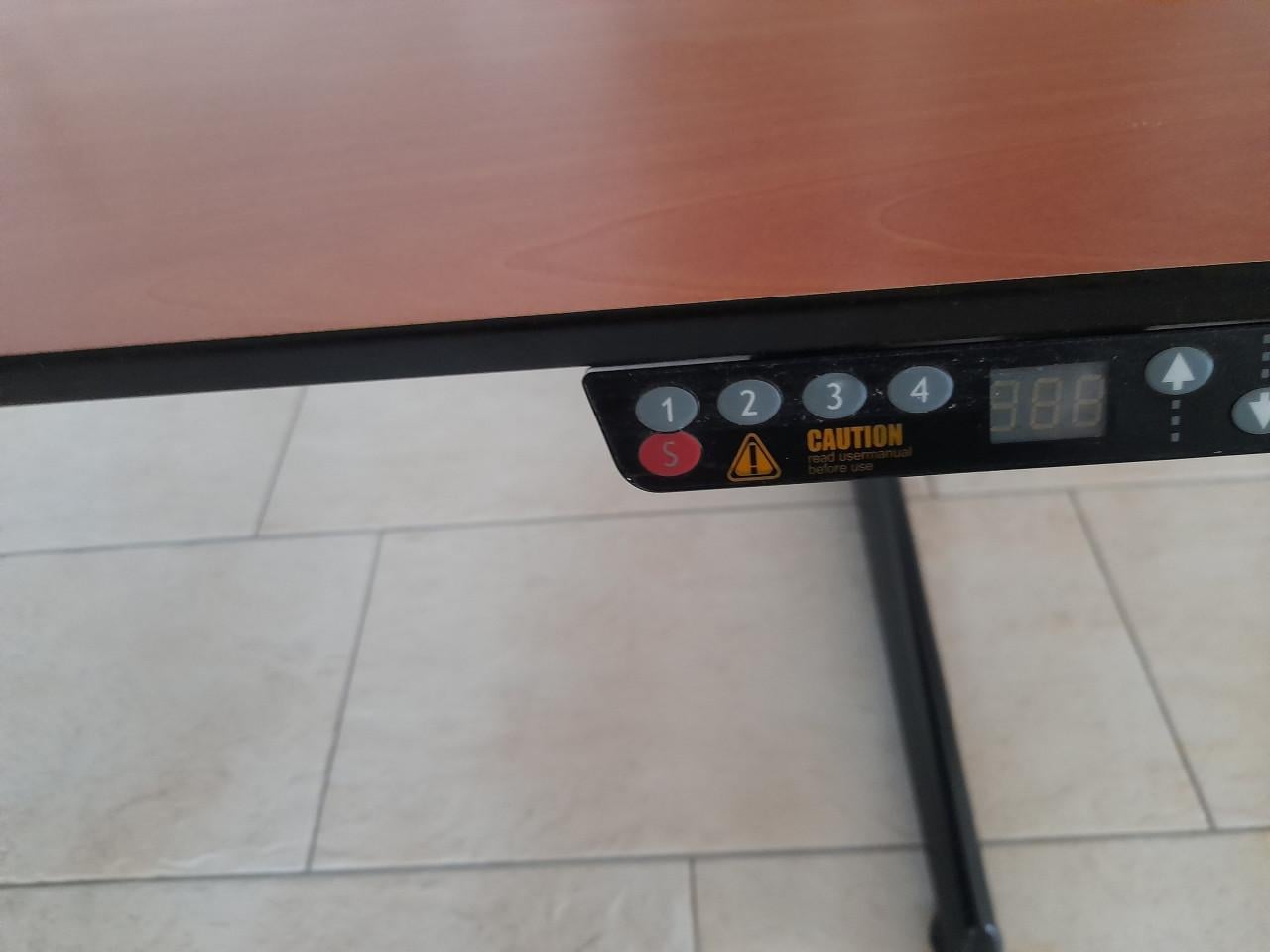 Elektrisch verstelbaar zit- sta-  bureau 80 x 160 ( z.g.a.n.)