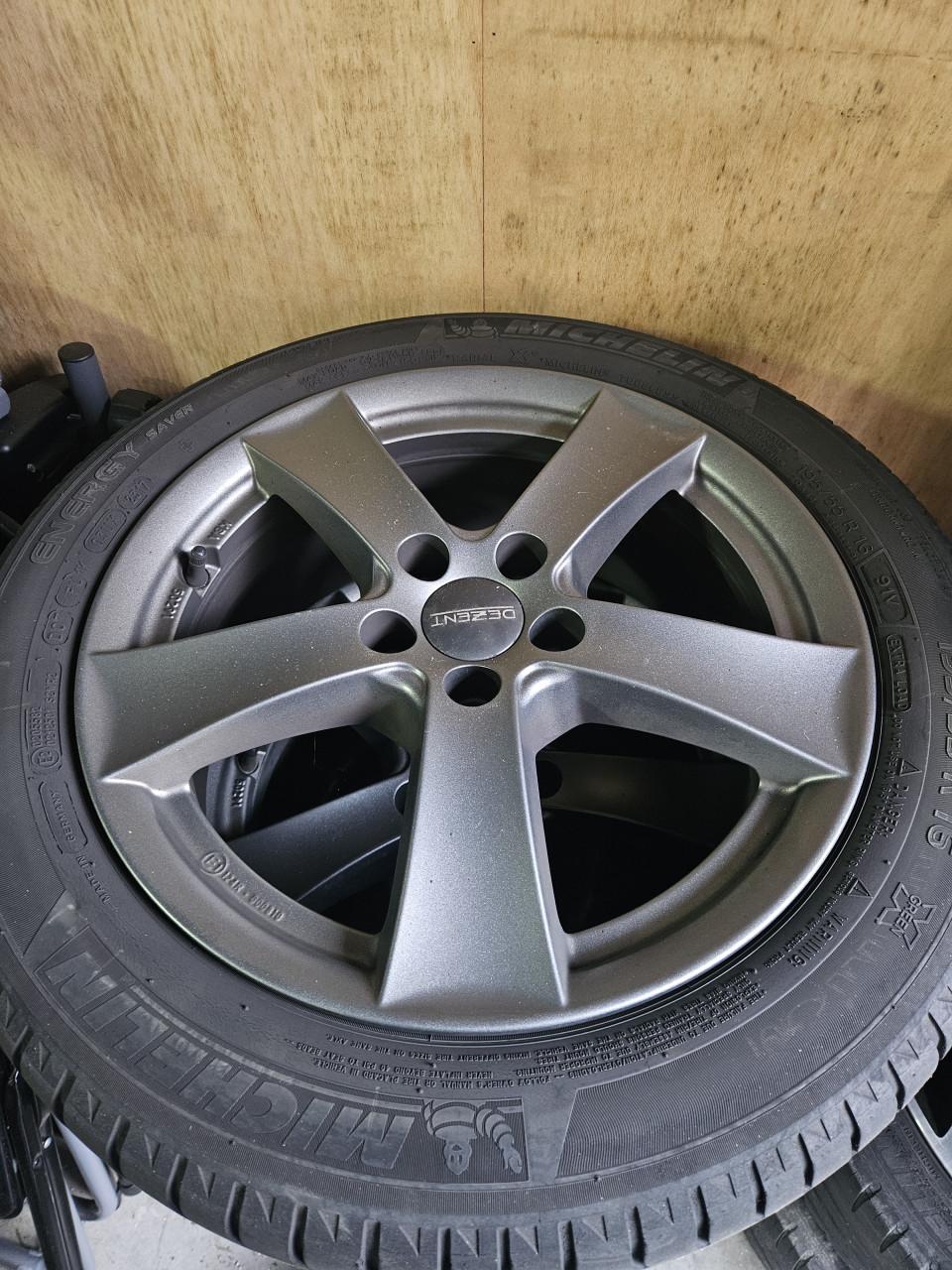 16 inch Dezent velden steek 5x100 met Michelin banden.
