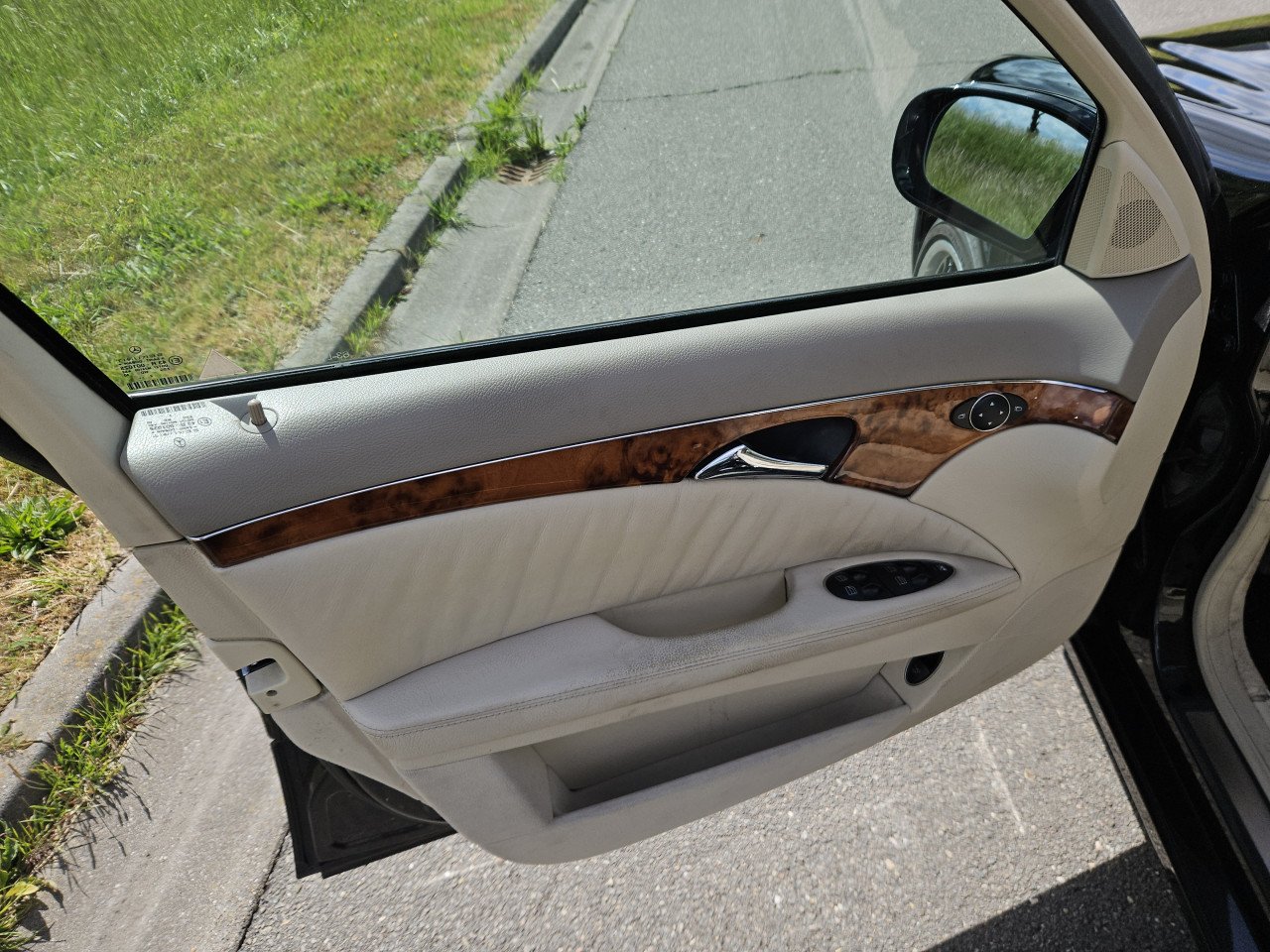 * MERCEDES E-KLASSE 320 BENZINE*
