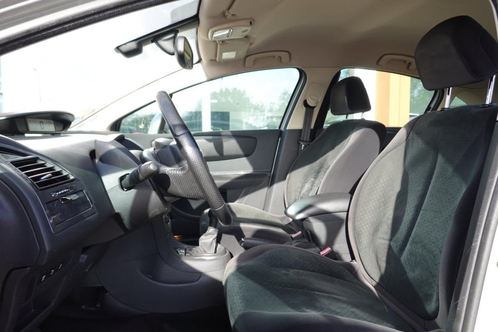 Citroen C4 2.0-16v exclusive 136-pk