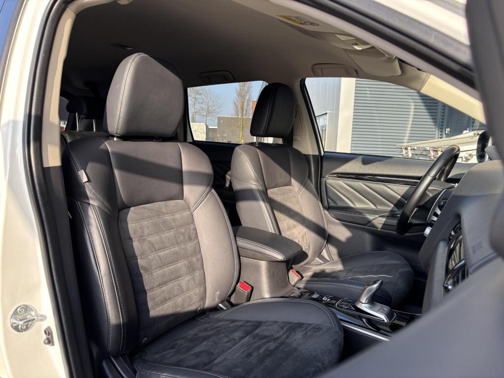 Mitsubishi Outlander 2.4 phev intense+ incl. trekhaak!
