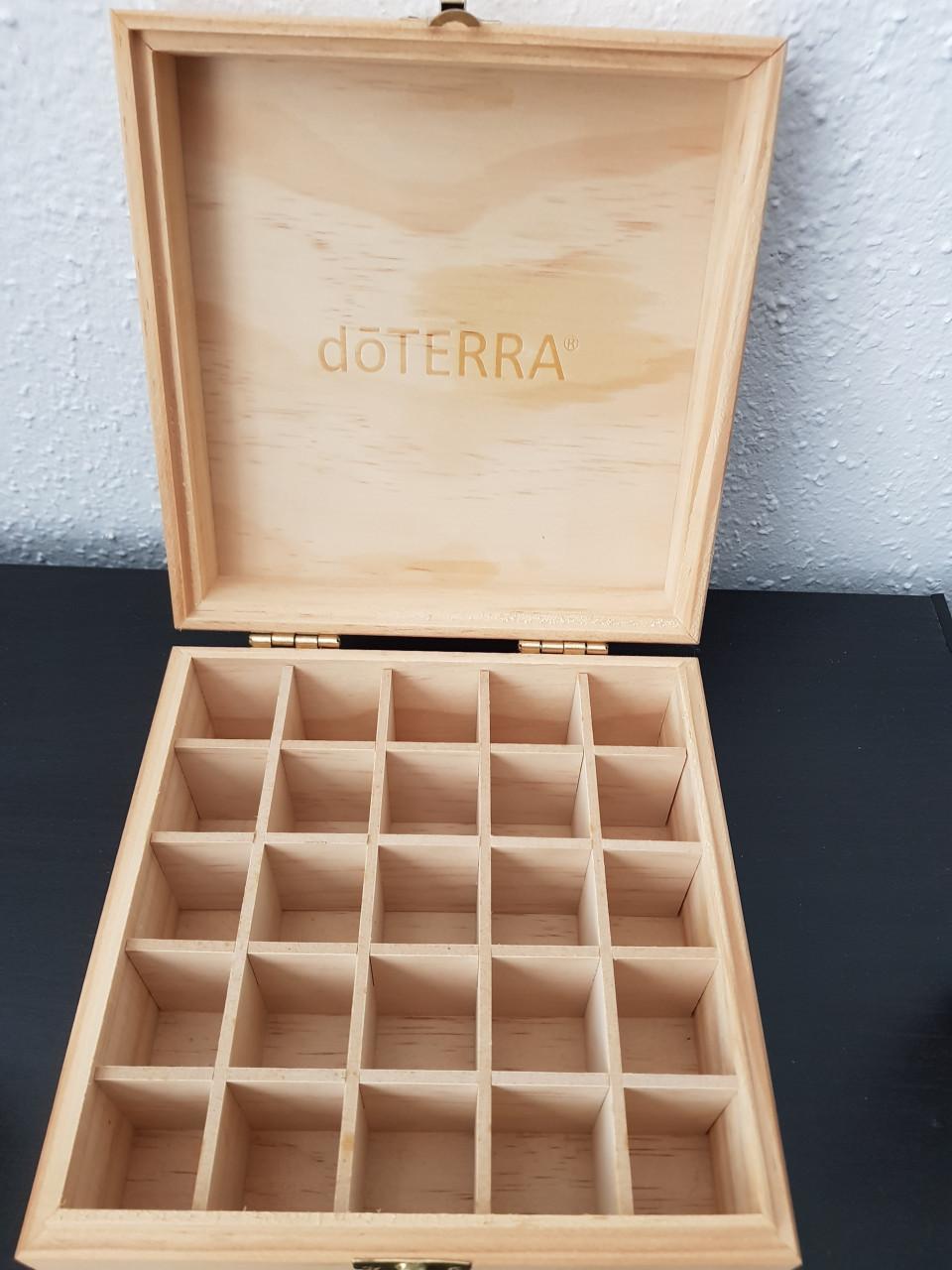 DoTerra 2 x dispenser 1 x houten opbergdoos