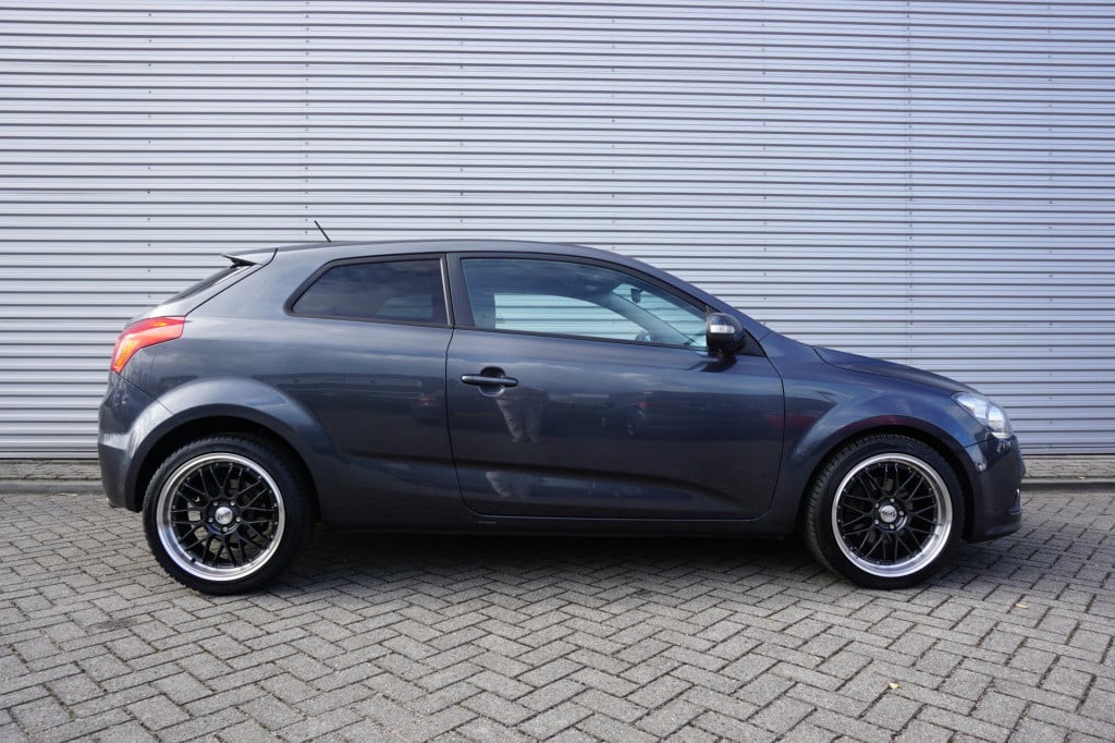 Kia Pro Cee D 1.6 cvvt seven sport airco / navi / cruise / camera / elektr.