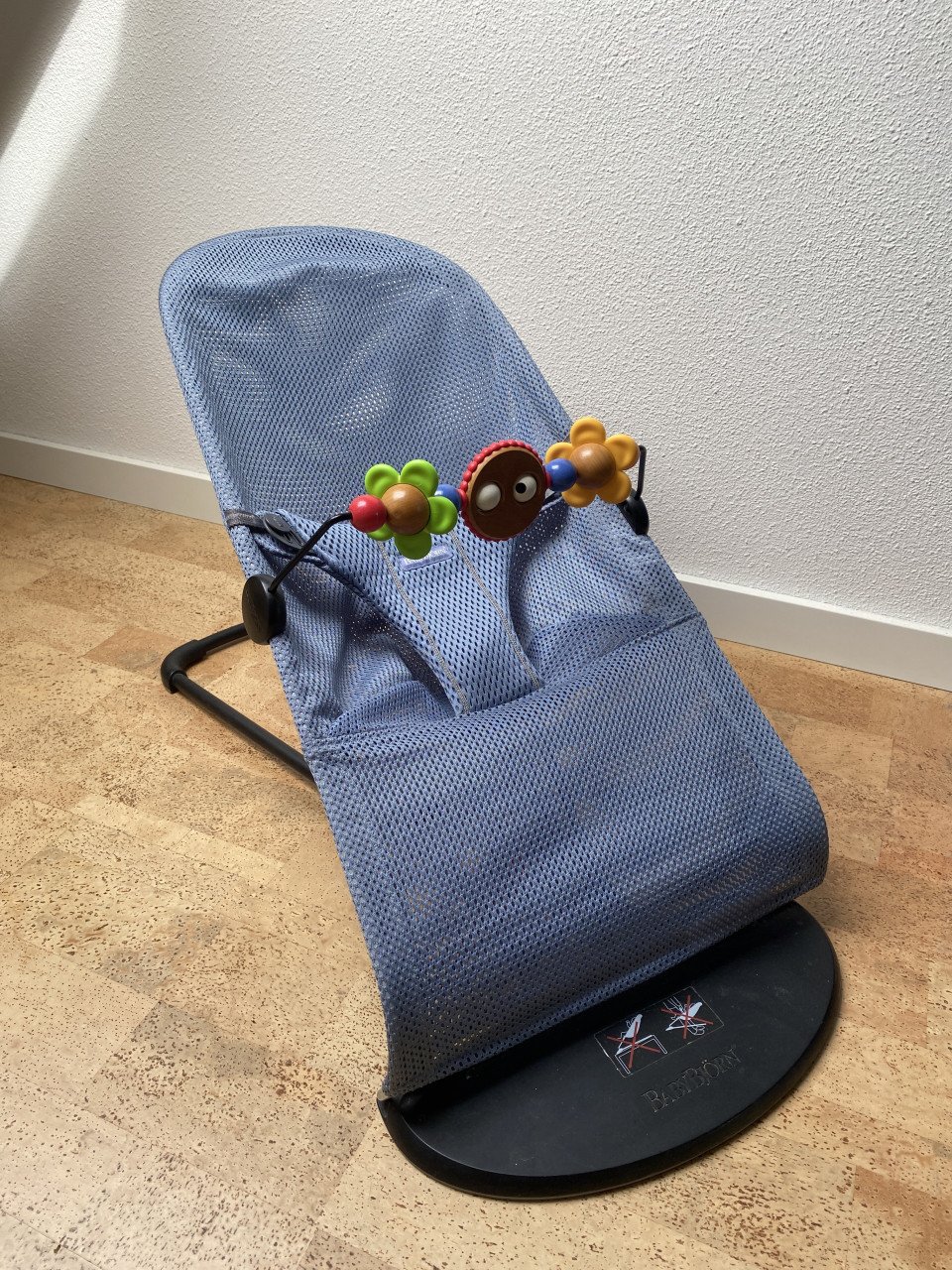 BabyBjorn wipstoeltje met houten speeltjes