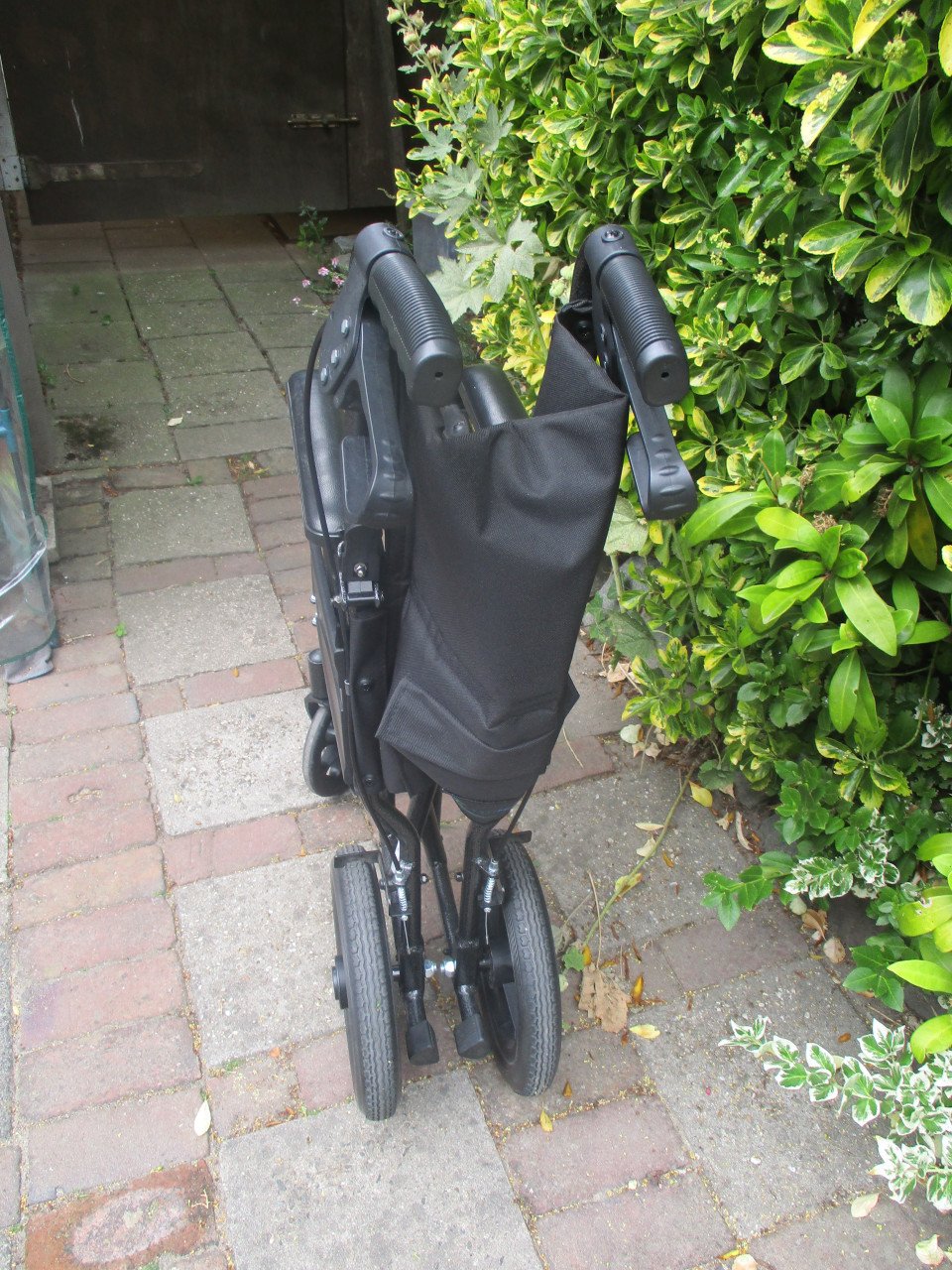 Compacte rolstoel met handremmen te koop