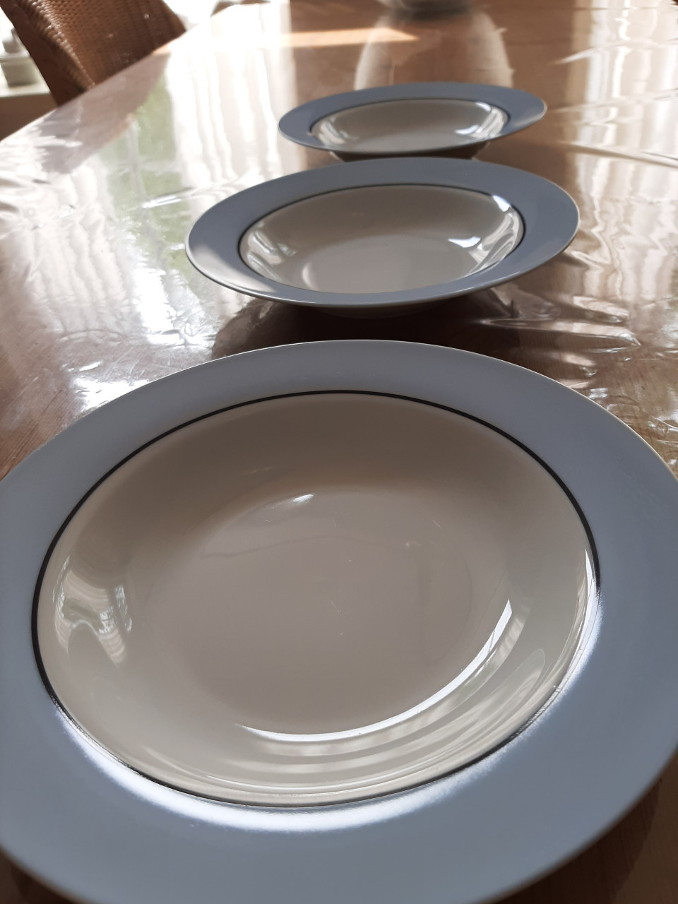 3 SIGN - SOEP / DIEPE BORDEN - DIAMETER 21,5 CM  - PORSELEIN