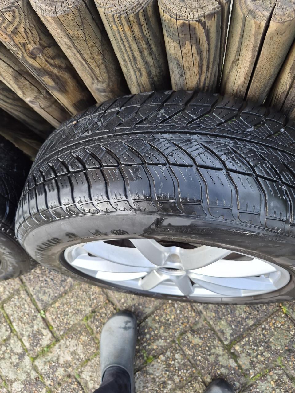 BMW velgen met runflat goodyear ultra grip winterbanden