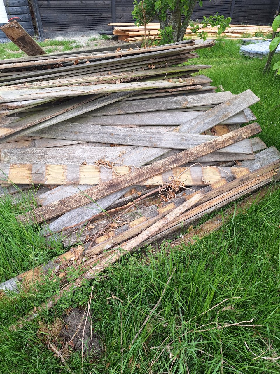Gratis af te halen geïmpregneerd tuin planken