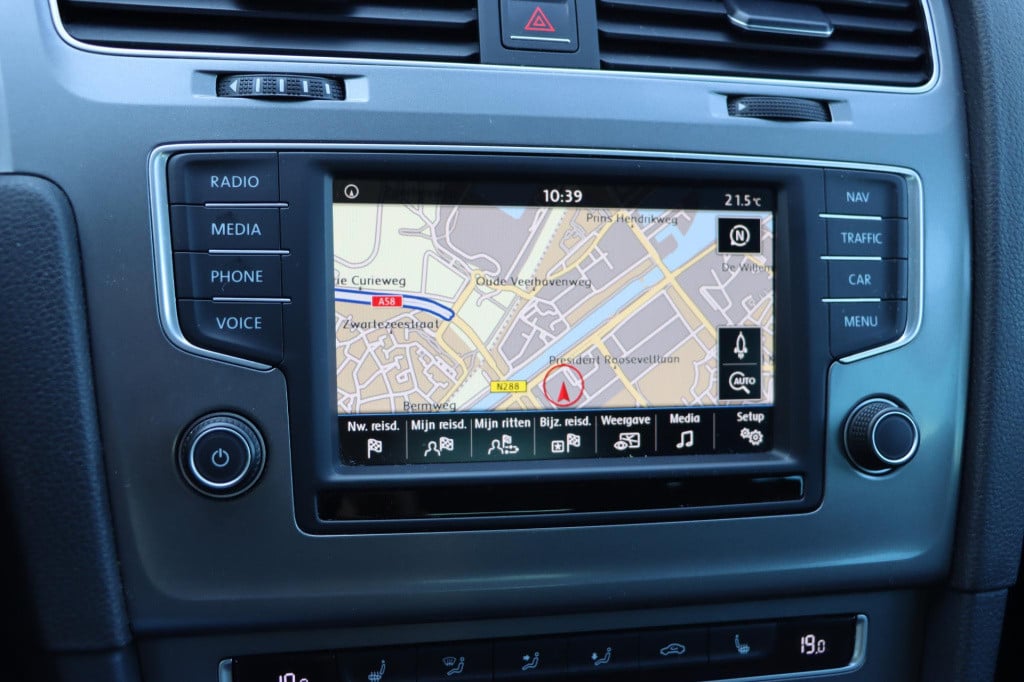 Volkswagen Golf 1.2 tsi business edition r connected