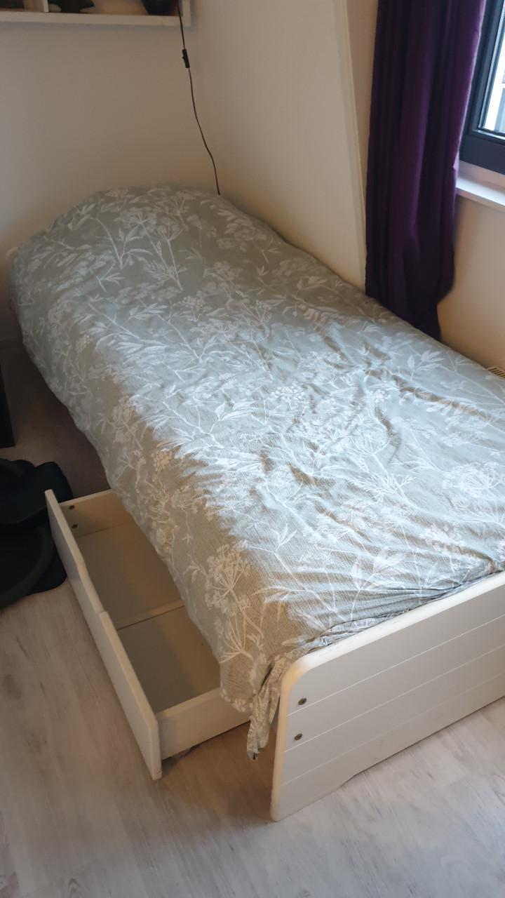 In hoogte verstelbare Auping spiraal met bed ombouw en matras