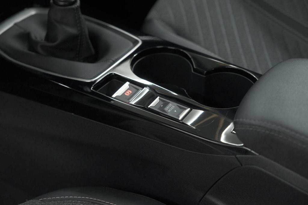 Peugeot 2008 puretech 100 allure | apple carplay | parkeersensoren | climat