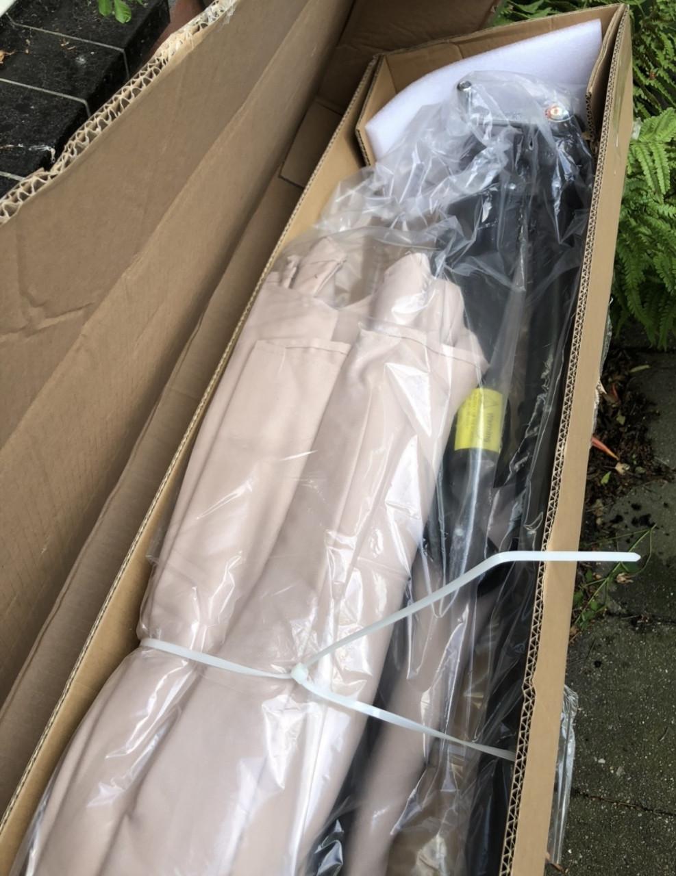 Nieuwe zweefparasol / Rond 3 meter / Zeer fraai systeem !!