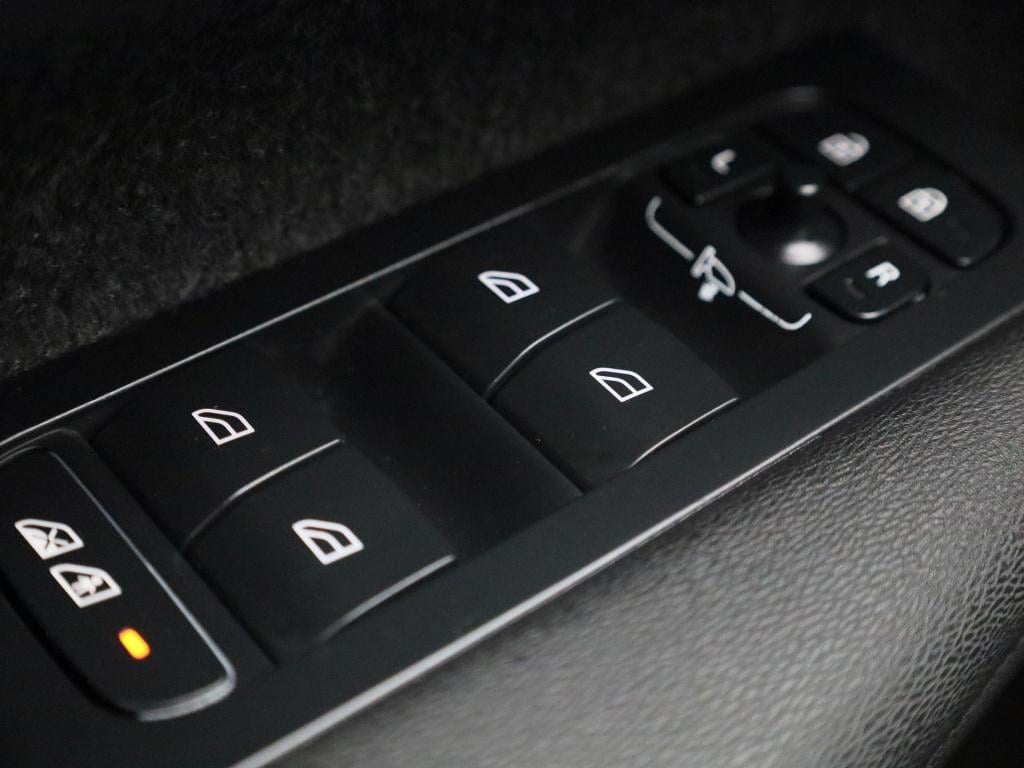 Volvo XC40 recharge core 70 kwh | automaat | apple carplay / android auto |