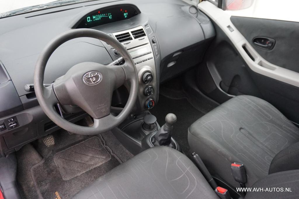 Toyota Yaris 1.0 vvti acces