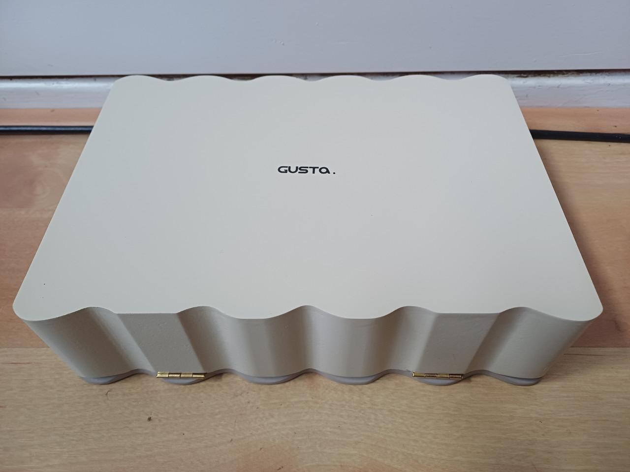 Gusta, 100% leuk: theepot, theedoos, 2 x theemok + siroop