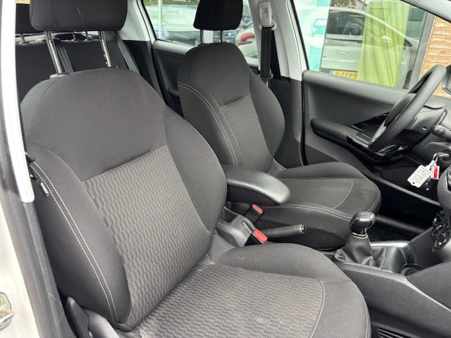 Peugeot 208 blue lion 1.2 pt-82pk 5d navigatie&bluetooth&apple carplay&andr