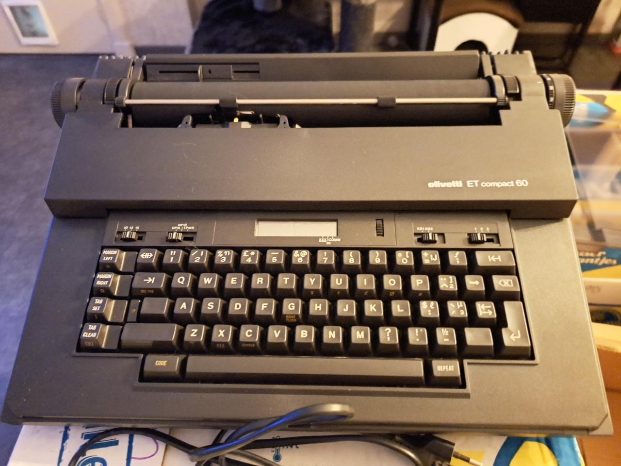TE KOOP ELECTRISCHE TYPEMACHINE OLIVETTI [et compact 60]