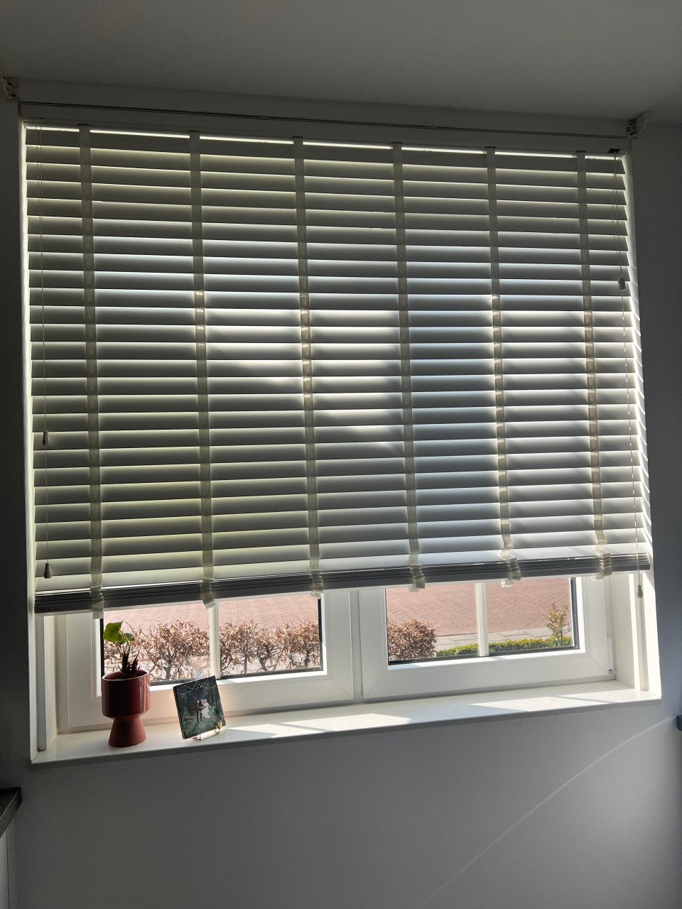 Veneta Houtlook jaloezie met privacysluiting 50mm