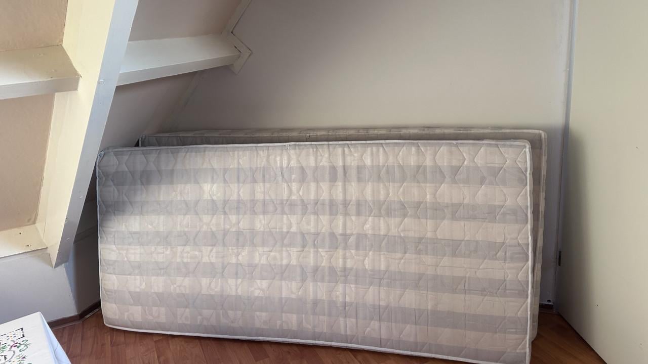 Te koop 2 eenpersoonsmatrassen 90x200 cm
