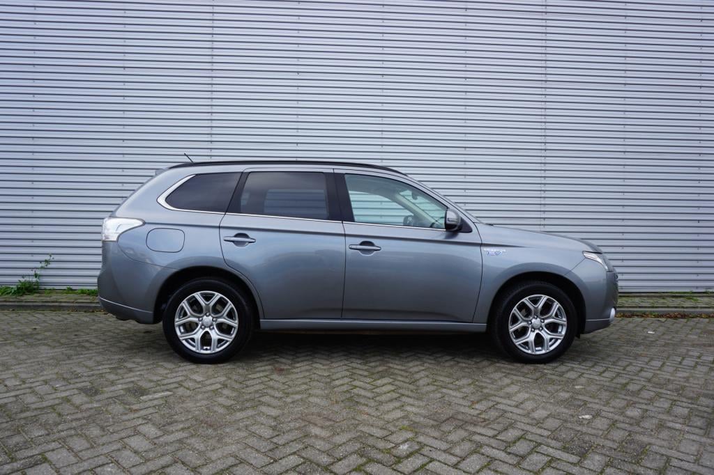 Mitsubishi Outlander 2.0 phev executive edition automaat - navi / cruise / 