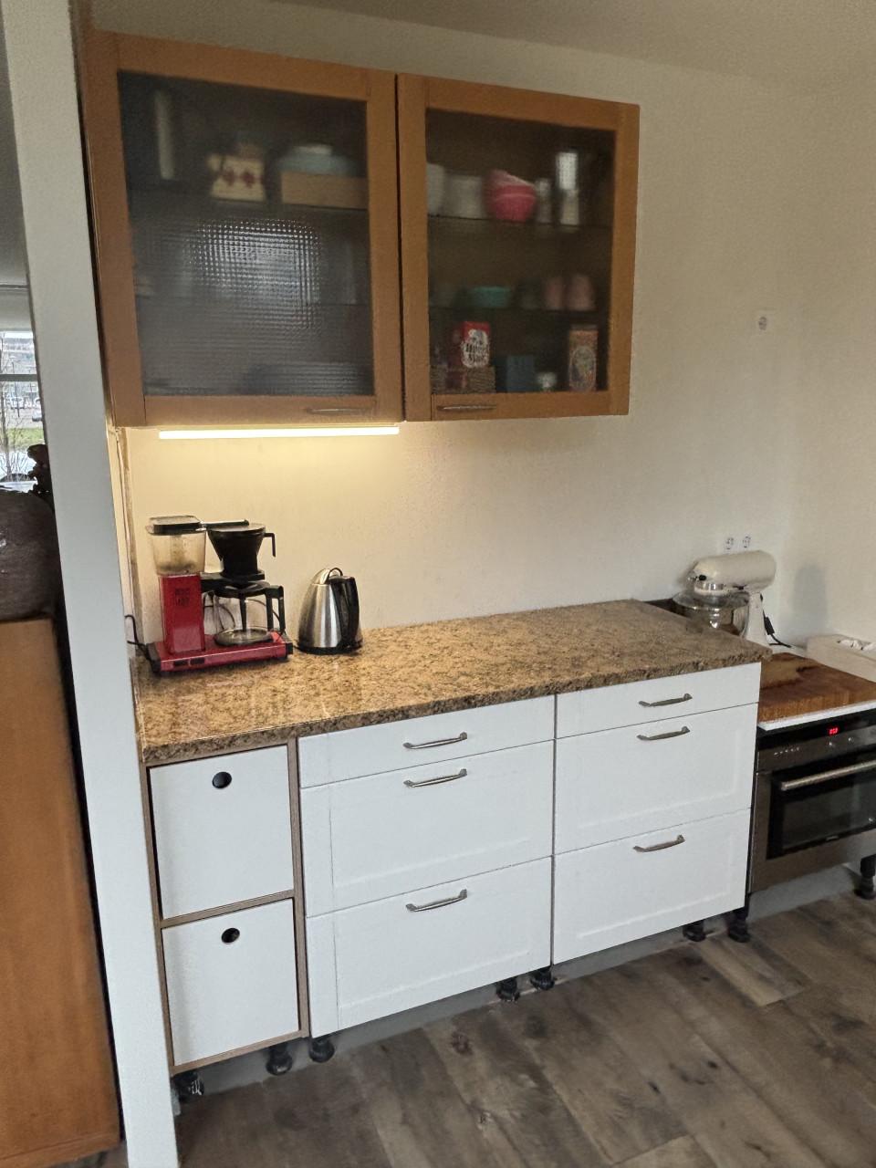 Keukenblok met bovenkastjes