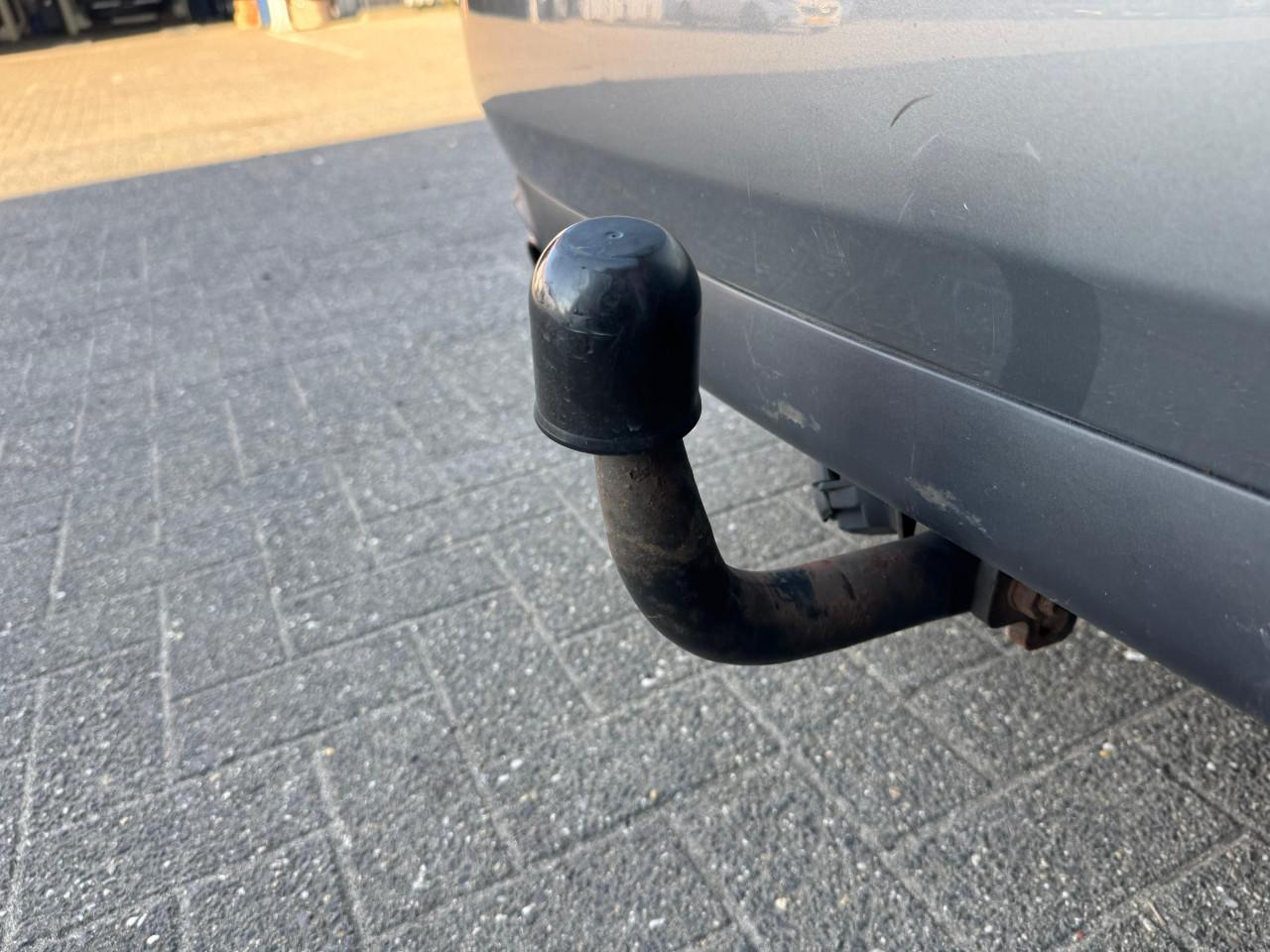 Audi A4 1.8 turbo pro line met een vol jaar APK!