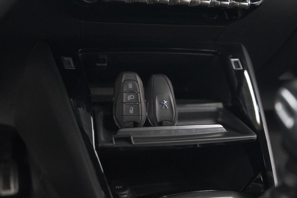 Peugeot 2008 puretech 130 gt-line | trekhaak | camera | apple carplay | par