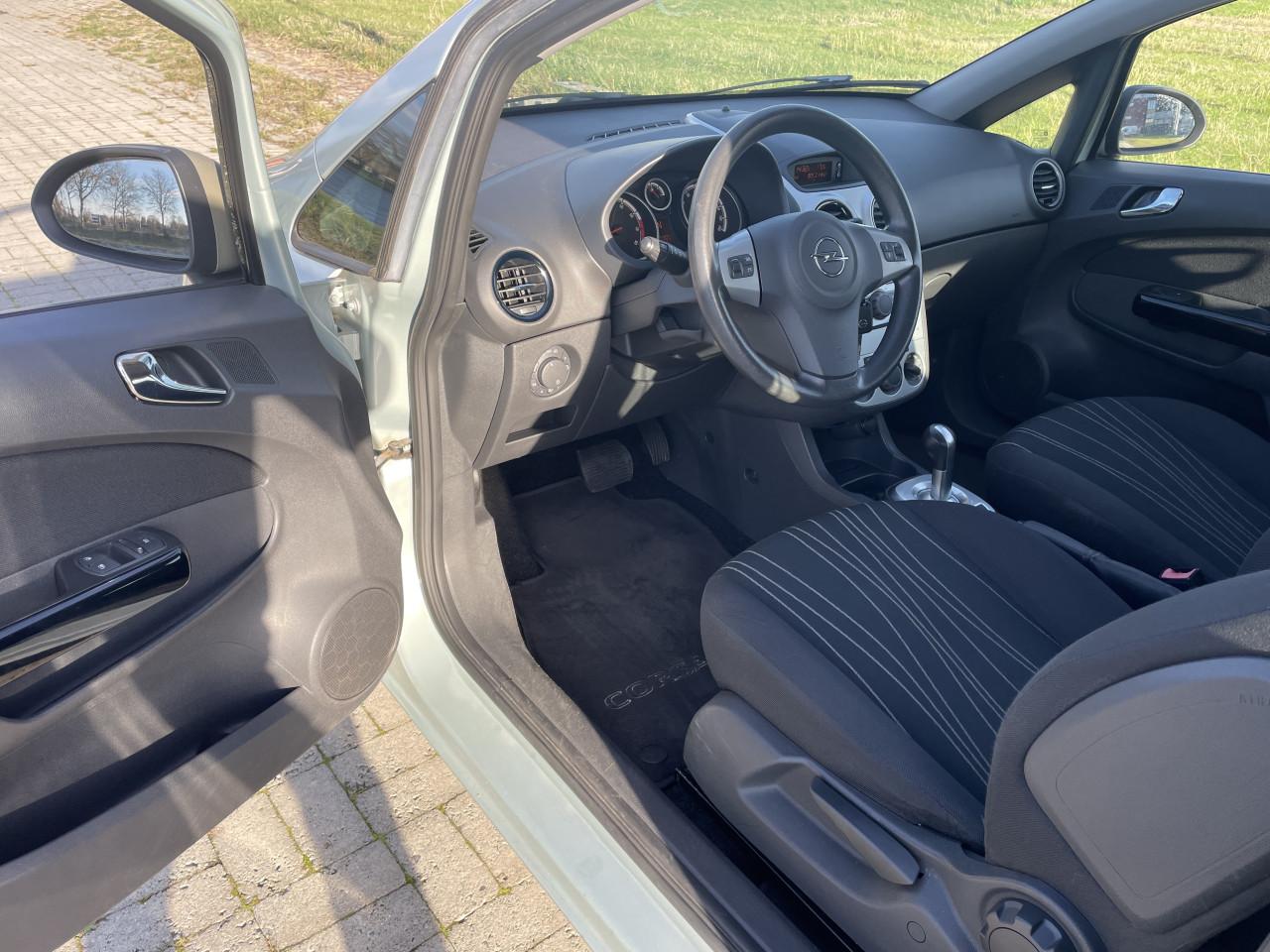 Opel Corsa 1.2 16v edition automaat