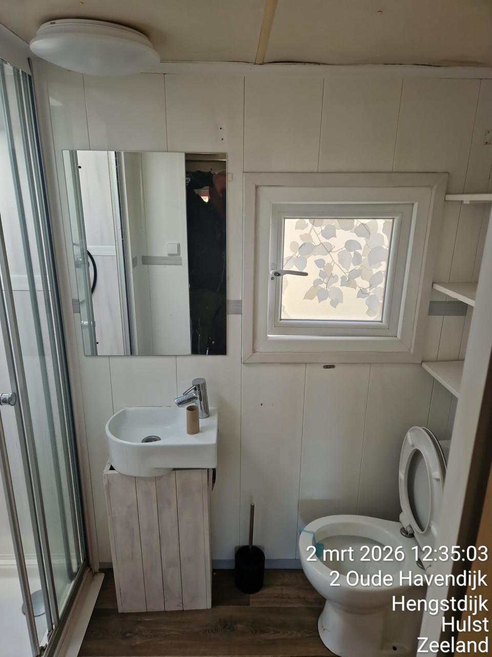 Instapklare stacaravan met staanplaats te koop in Hengstdijk zws vlaanderen