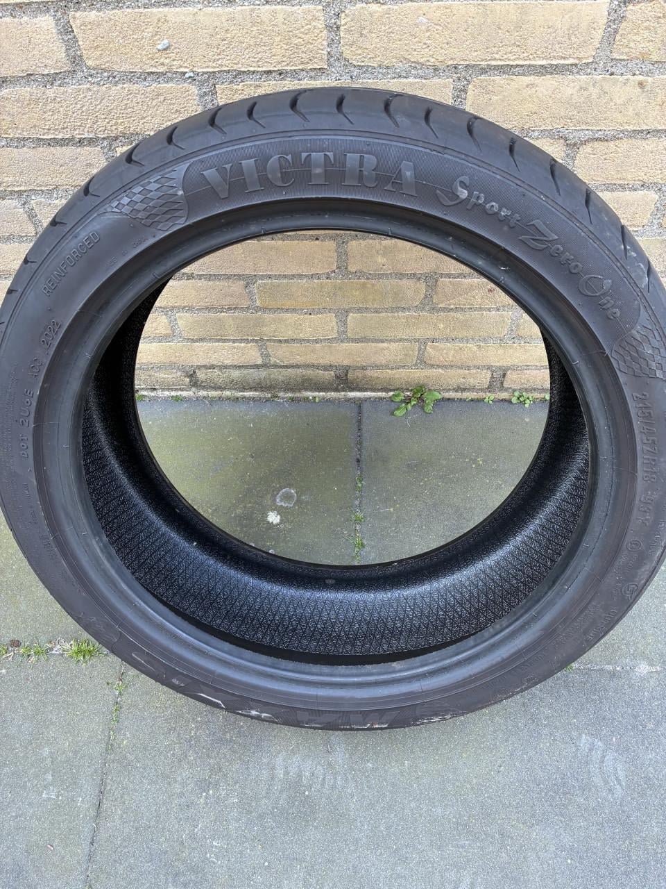 Autobanden 215/45 ZR18 (twee)