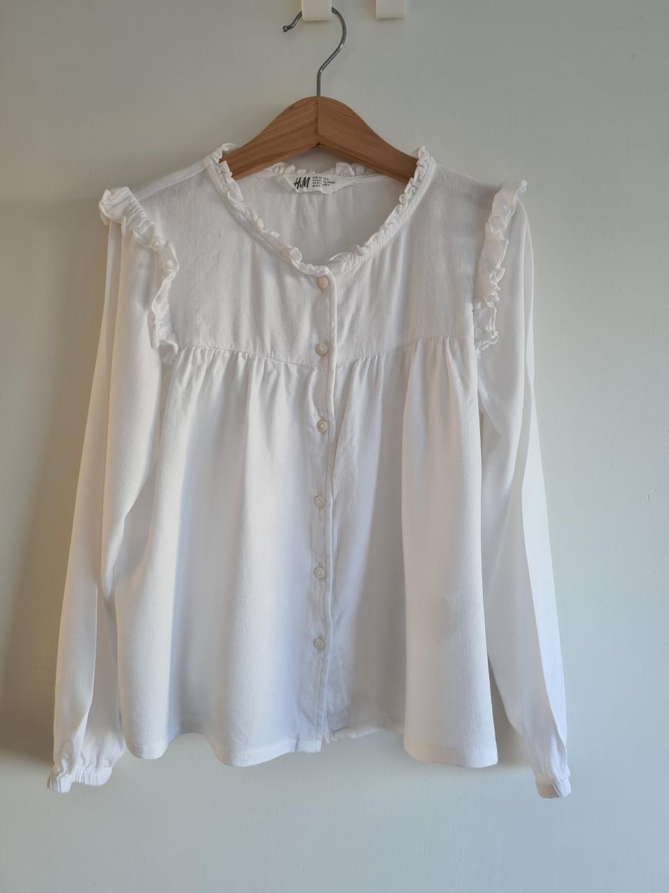 Mooi wit blousje met roezels van H&M Maat 134