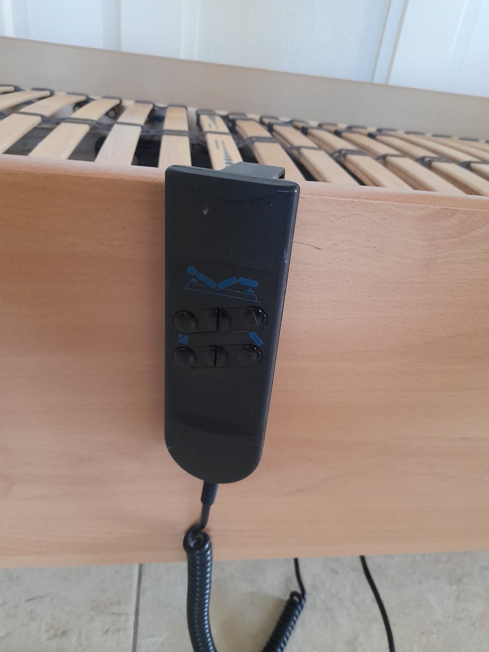 1 Persoons Senioren bed 90 x 200 met elektrisch verstelbare bodem (z.g.a.n.