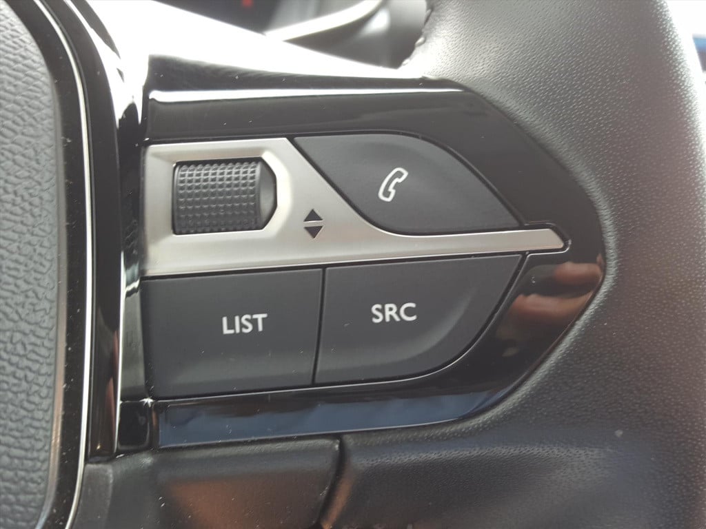 Peugeot 2008 1.2 puretech 100pk allure navigatie | trekhaak | cruise & clim