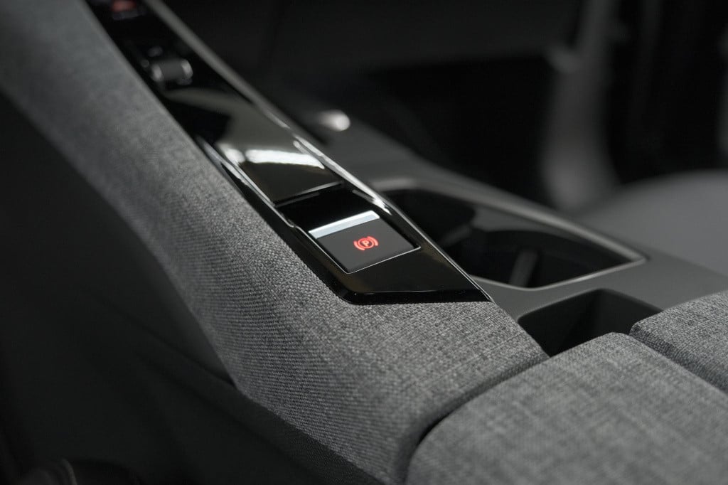 Peugeot 5008 1.2 hybrid 145 gt | panoramadak | camera | elektrische achterk