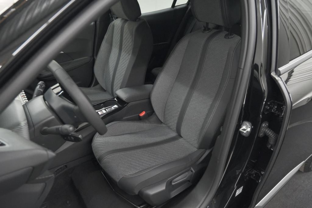 Peugeot E-2008 ev allure 54 kwh | 11 kw lader | warmtepomp | apple carplay 