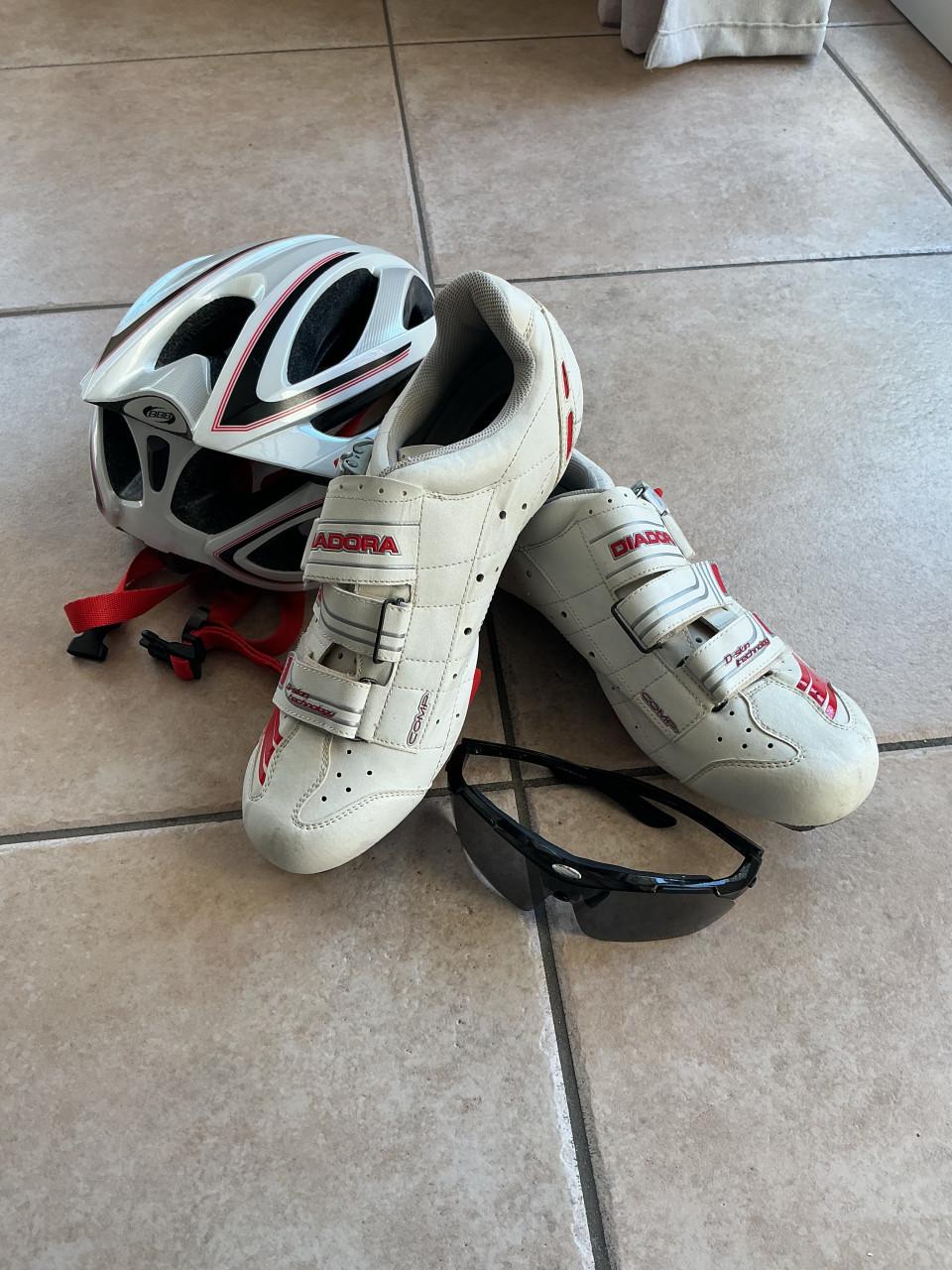 Fiets helm en schoenen