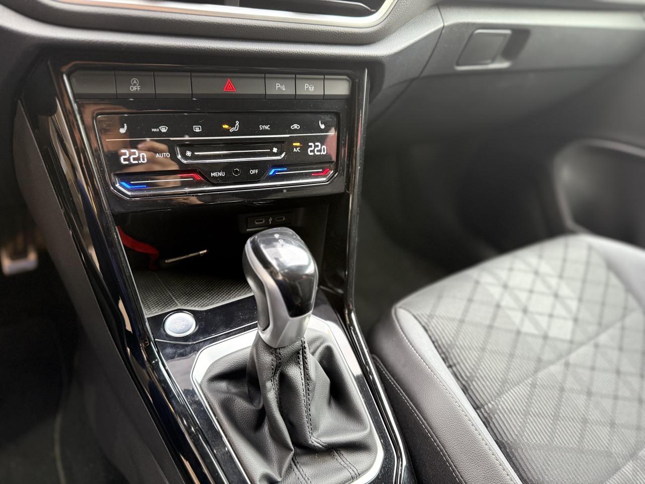 Volkswagen T-Roc 1.5 TSI R-Line 2023 AUTOMAAT|BENZINE|CARPLAY